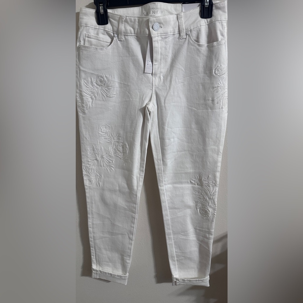 NEW - White House Black Market Embroidered Skinny Crop Pants, Sz 4, White